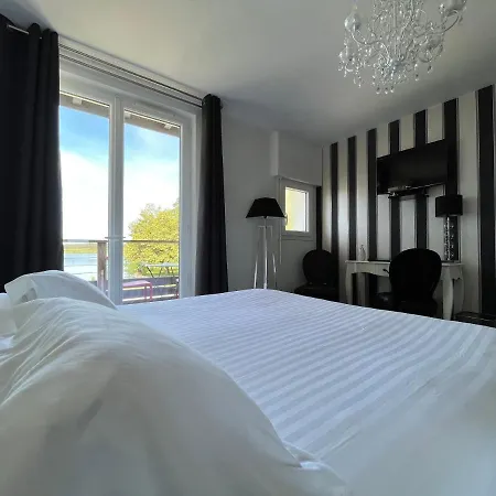 L De La Pointe 수스톤